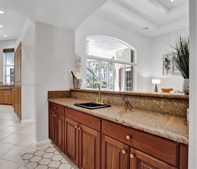 Building Photo - 2501 Poinciana Dr