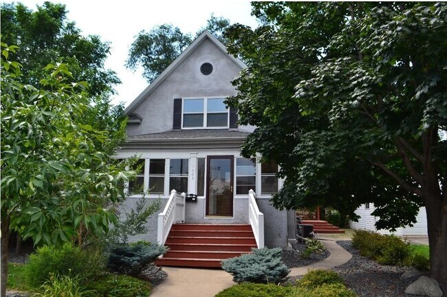 Front View - 1003 21st Ave SE