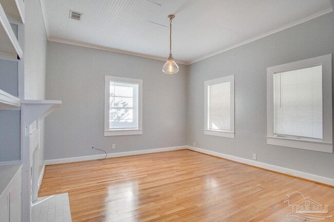 Building Photo - 618 N B St