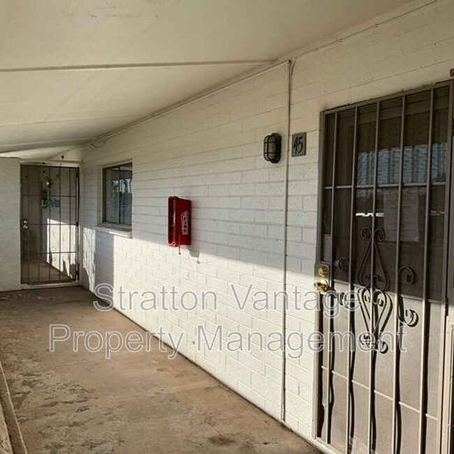 Building Photo - 810 E Colter St