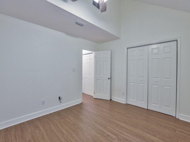 Building Photo - 948 S Lipona Rd