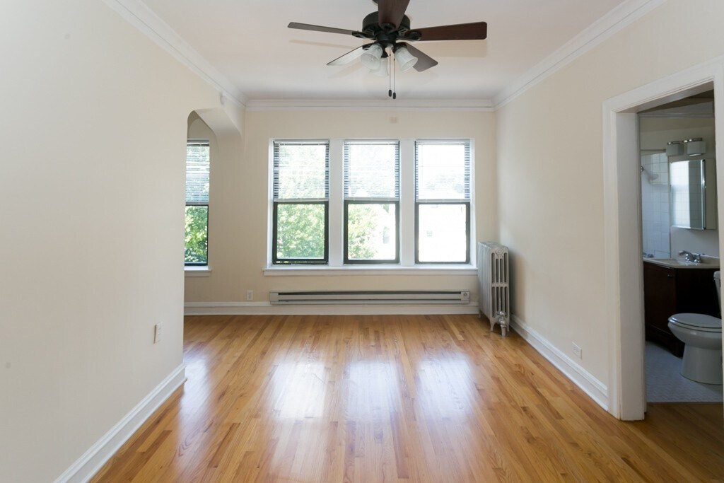 Building Photo - 4644 N Paulina St
