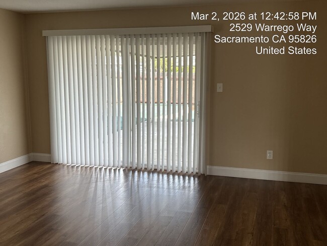 Building Photo - Beautiful 4 bedroom home