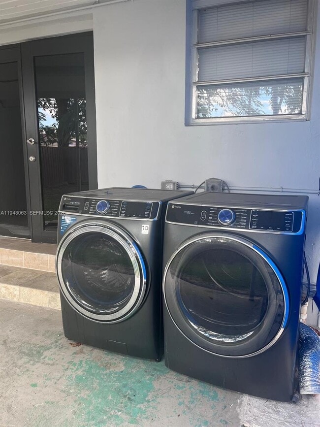 Building Photo - 50 NW 68th Ct