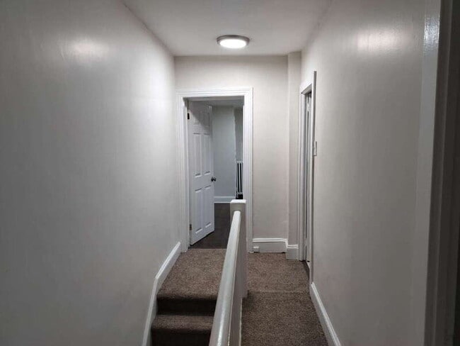 Building Photo - 547 Centre St