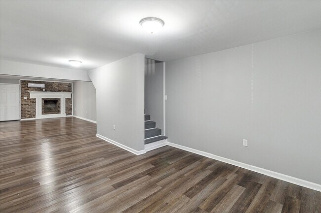 Building Photo - Huge East Savannah 4BR/2BA House For Rent