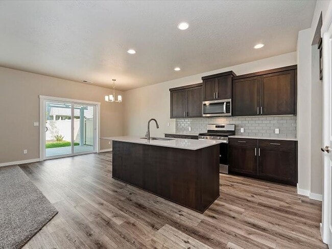 Building Photo - Must See!  Ready to move in! 4 bedroom, 2 bath home available in Verado with landscaping Included!
