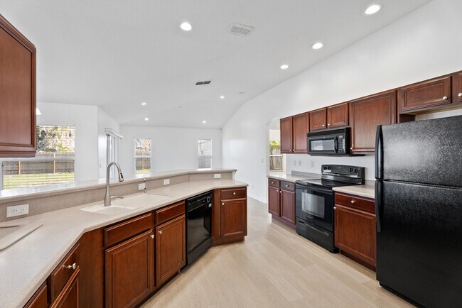 Building Photo - 1391 SW Bellevue Ave