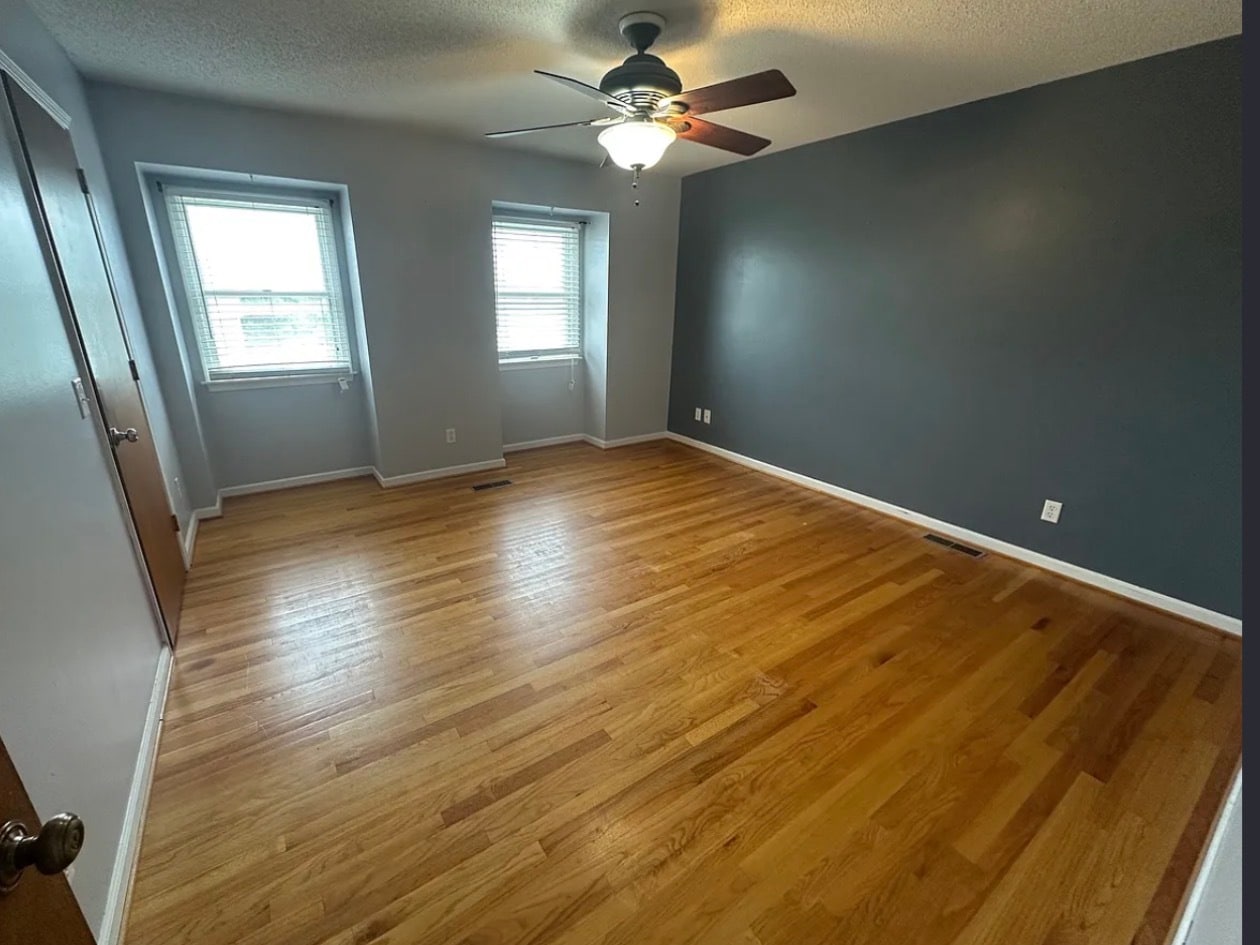 Building Photo - 302 S Dogwood Dr