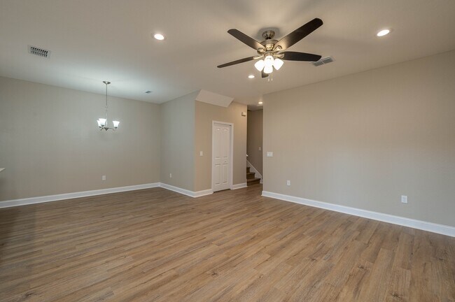 Building Photo - 1091 Oak Hammock