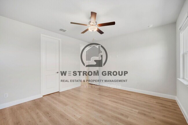 Building Photo - 430 Cherry Laurel Dr