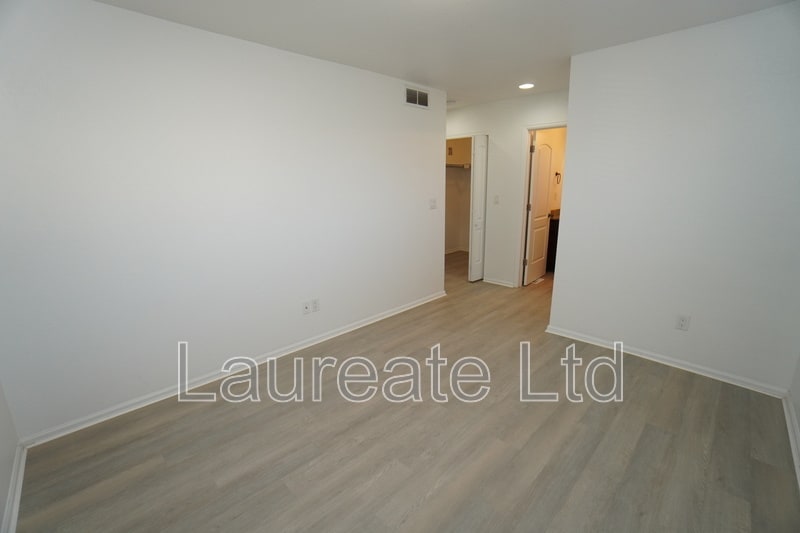 Building Photo - 2997 W Yale Ave