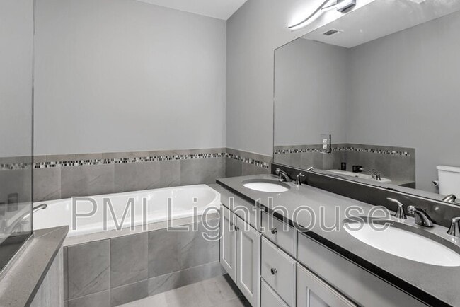 Building Photo - 25 Willow Dr