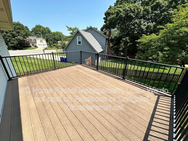 Building Photo - 6119 Cottonwood Dr