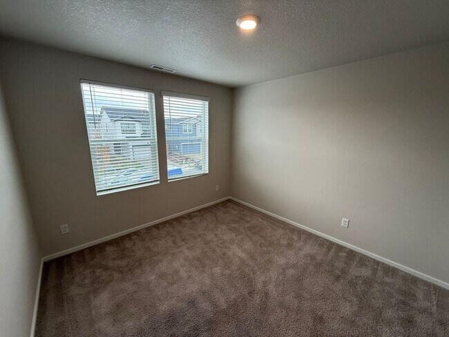 Building Photo - 4833 Thyme Ave NE