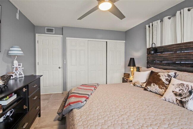 Building Photo - 352 Saxony Trail