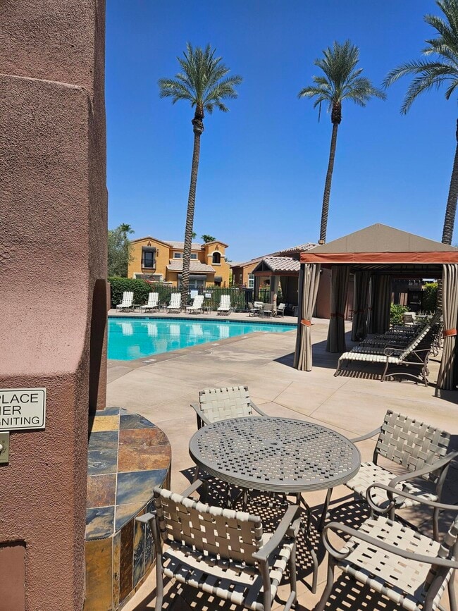 Building Photo - 52414 Hawthorn Ct