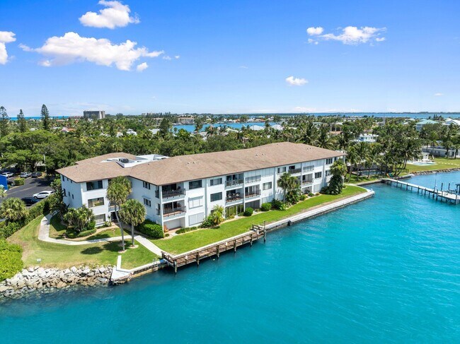 Building Photo - 1630 Seaway Dr