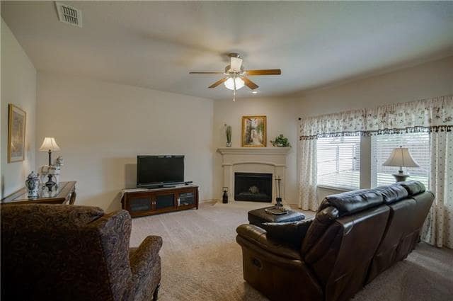 Building Photo - 3329 Tamarack Ln