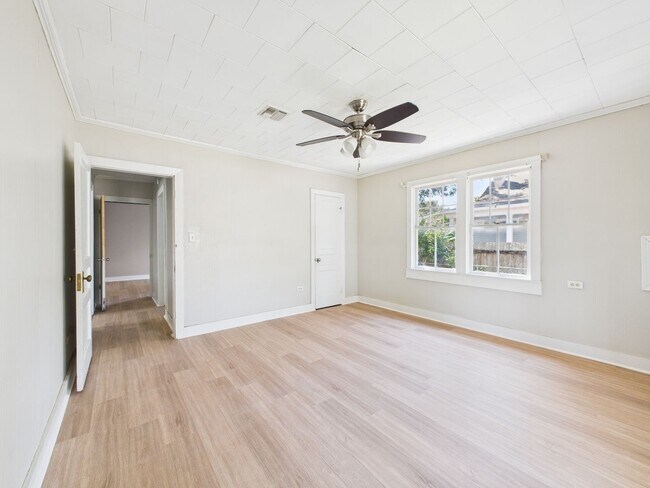 Building Photo - 3 Bedroom, 1 Bathroom NOW Available!