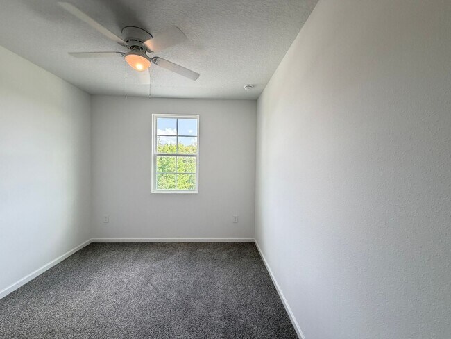 Building Photo - 5341 Vista Lago Dr