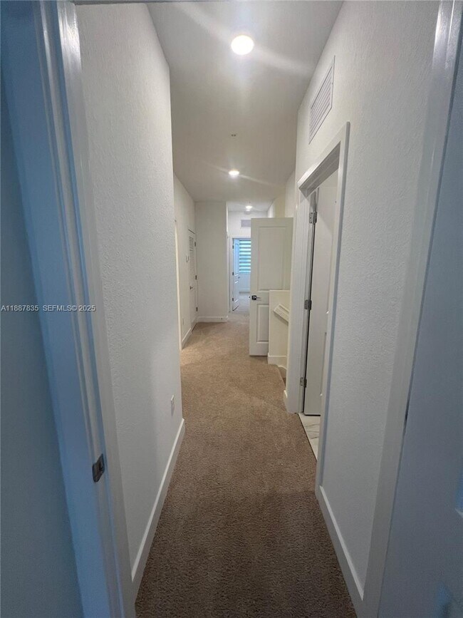 Building Photo - 141 SW 171st Ave