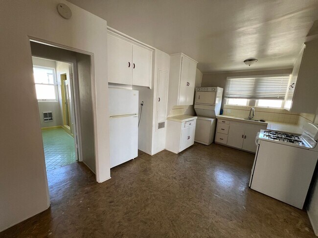 Primary Photo - Tyler & Maryland Duplex