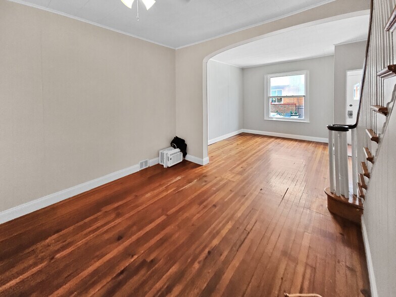 Building Photo - 2005 Mercy St