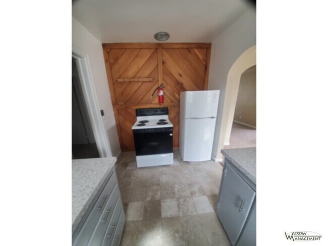 Building Photo - Charming 2 Bed, 1 Bath: Close to Hospitals...