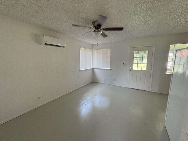 Building Photo - 109 Logan Dr