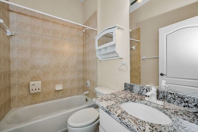 Building Photo - Beautifully Updated Villa