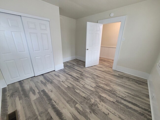 Building Photo - Newly renovated 4 bed 2 bath home in the heart of Downtown Wilmington .