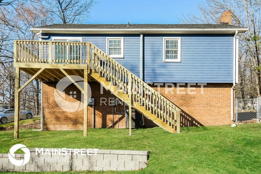 Building Photo - 2 Chaucer Ct