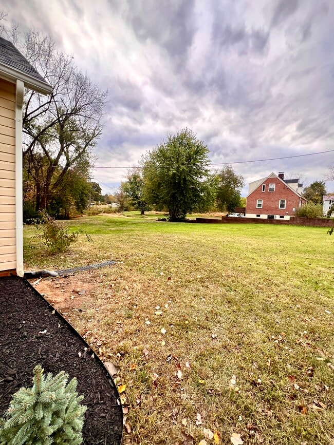 Building Photo - 5237 Old Alexandria Turnpike