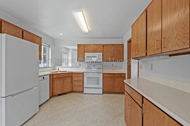 Building Photo - 1603 E 33rd Ave