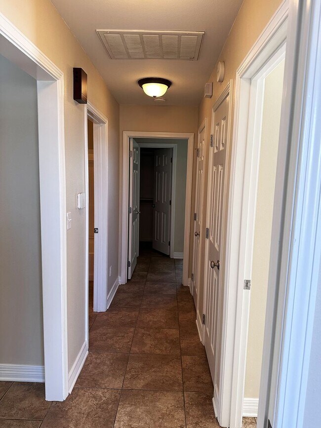 Building Photo - 505 Gaston Cir