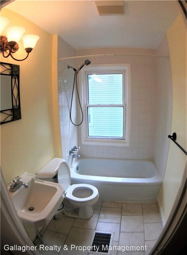 Building Photo - 4 br, 1 bath House - 55 Fort Hill Terrace