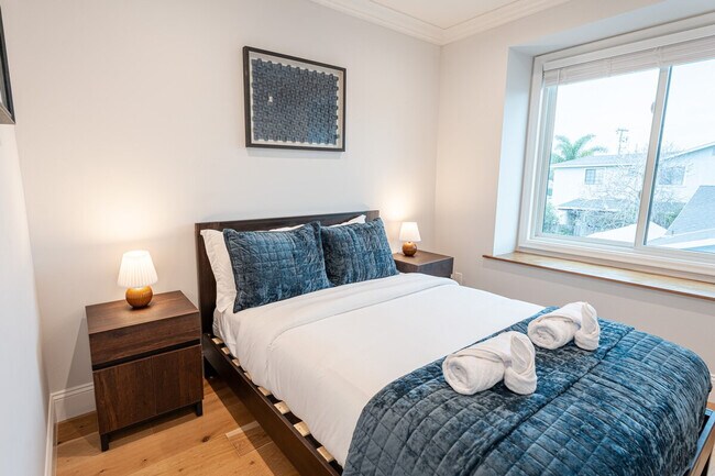 Building Photo - 661 Hampshire Ave