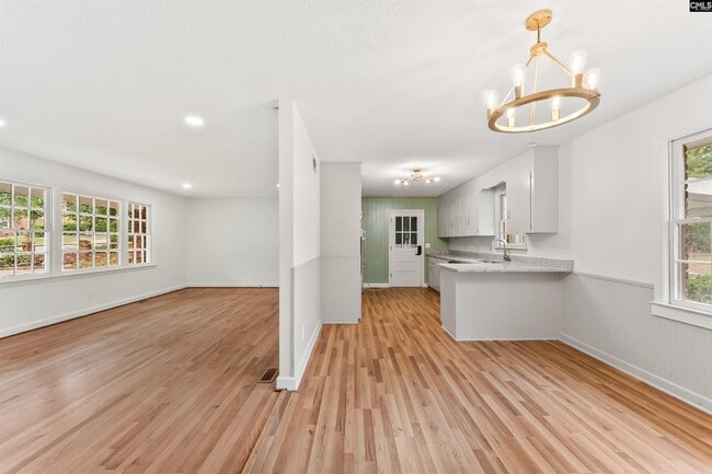 Building Photo - 7416 Parkview Dr