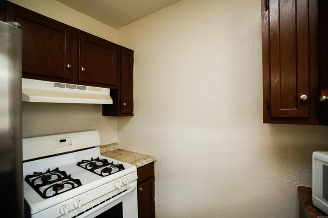 Building Photo - 2406 Belmoor Ave
