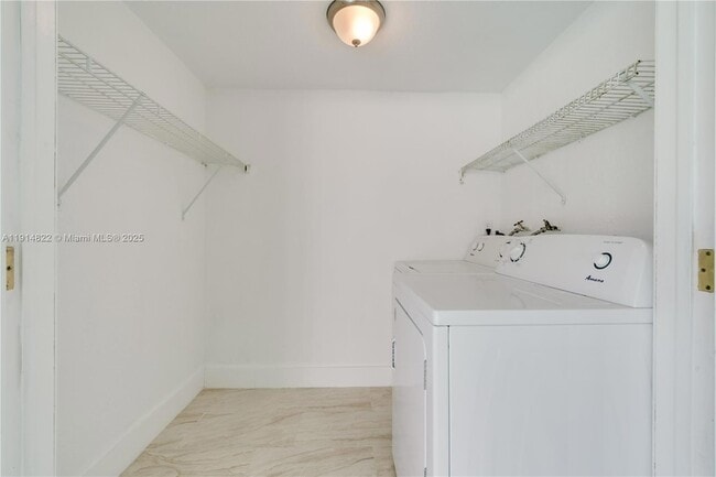 Building Photo - 10621 SW 111th St