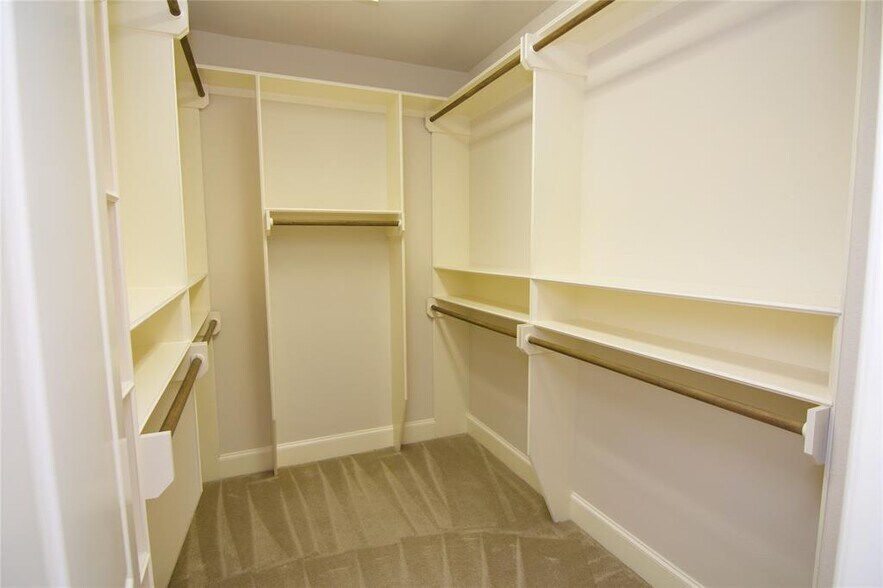 Building Photo - 6353 Richmond Ave