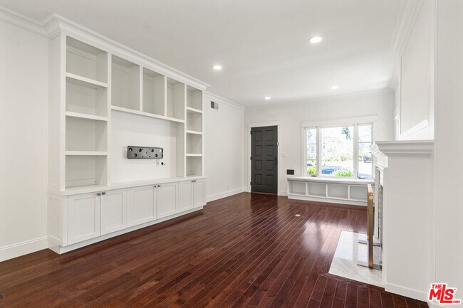 Building Photo - 2347 Parnell Ave