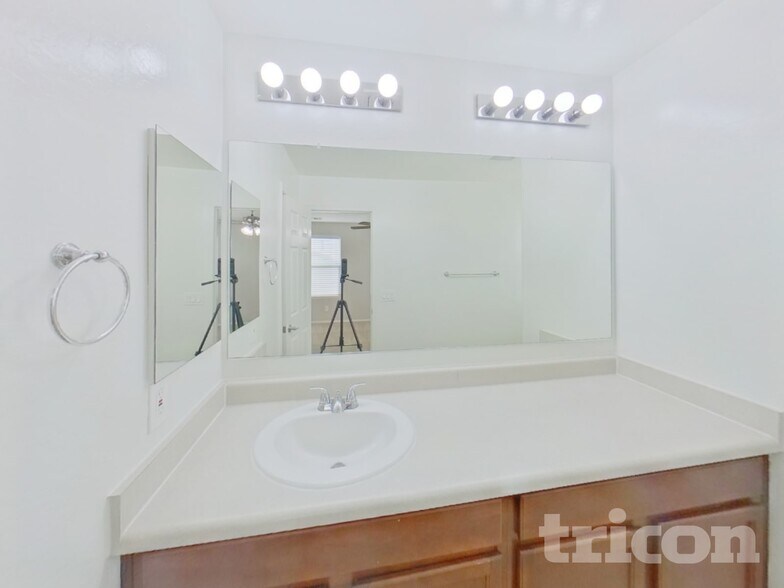 Building Photo - 4804 W Leodra Ln