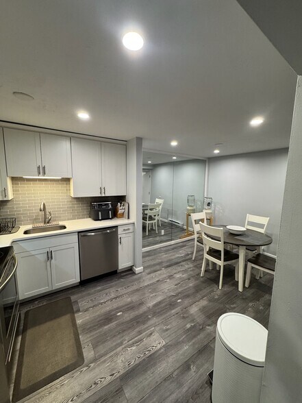 Building Photo - 30 Parish Pathe