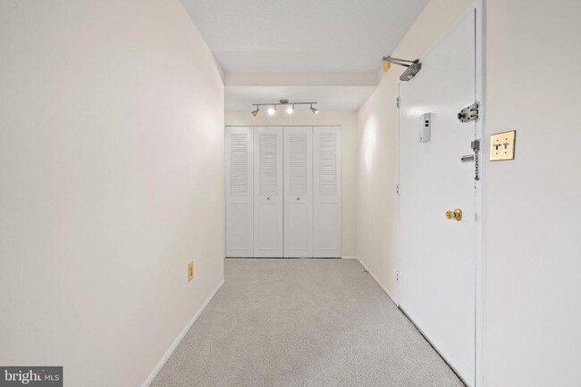 Building Photo - 4600 S Four Mile Run Dr