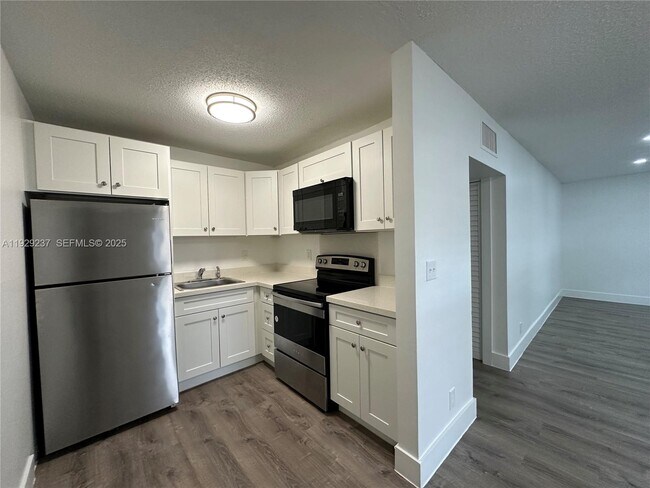 Building Photo - 2500 Johnson St