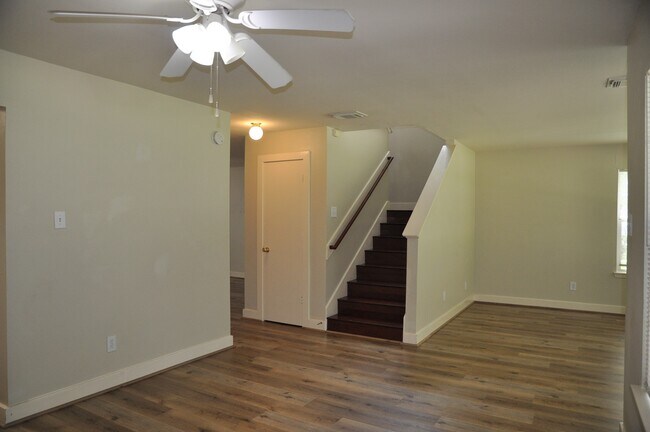 Building Photo - 20734 Settlers Lake Cir N