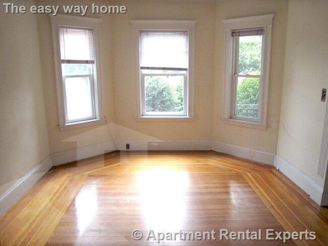 Building Photo - 183 College Ave