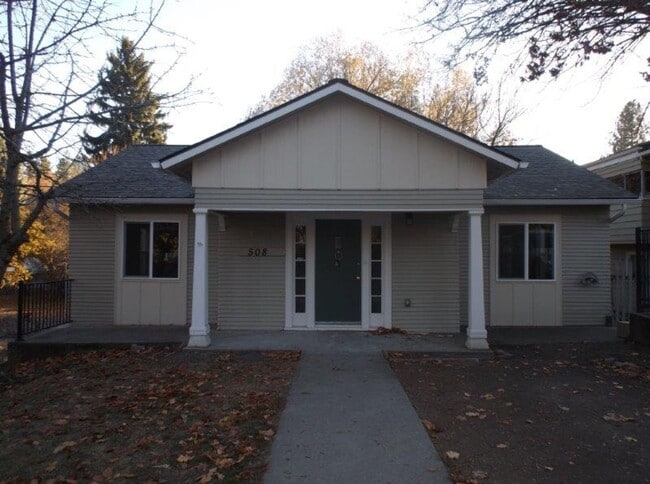 Primary Photo - Move in Special! Large Beautiful South Hil...